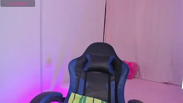 roseliam25 online show from October 2025 07:55:01 PM