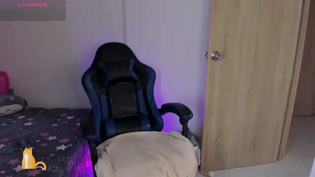 roseliam25 online show from October 2025 08:09:02 PM