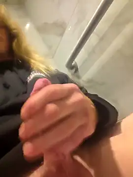 Snapshot of Travislovescum chatting on November 2025 03:07:01 AM Travislovescum online show from November 2025 03:07:01 AM