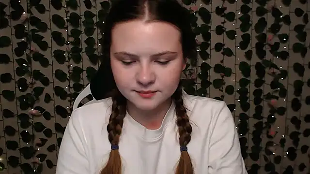 IxxiLiana online show from December 2024 04:09:01 AM