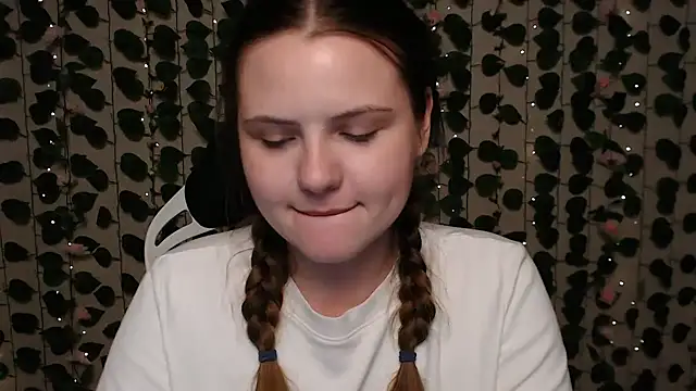IxxiLiana online show from December 2024 07:16:01 AM