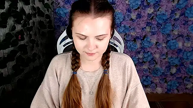 IxxiLiana online show from September 2025 05:12:01 AM