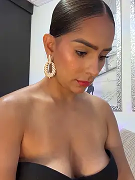 Snapshot of Mau_White chatting on October 2025 09:26:02 PM Mau White online show from October 2025 09:26:02 PM