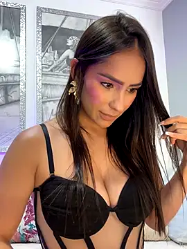 Snapshot of Mau_White chatting on October 2025 06:19:02 PM Mau White online show from October 2025 06:19:02 PM