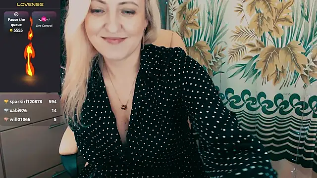 Snapshot of ElysonLang chatting on December 2024 11:03:02 PM ElysonLang online show from December 2024 11:03:02 PM