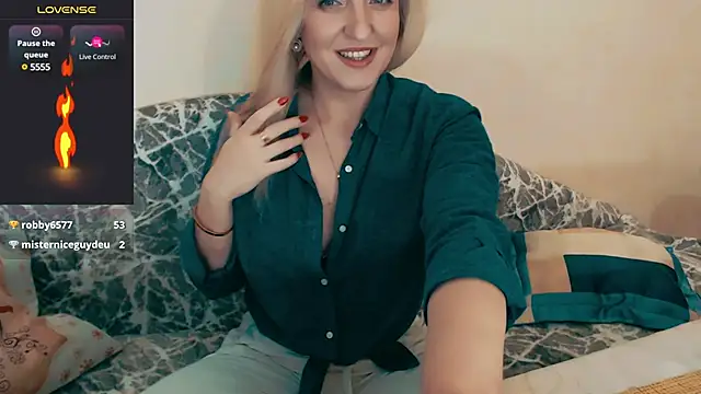 Snapshot of ElysonLang chatting on January 2025 08:35:01 PM ElysonLang online show from January 2025 08:35:01 PM