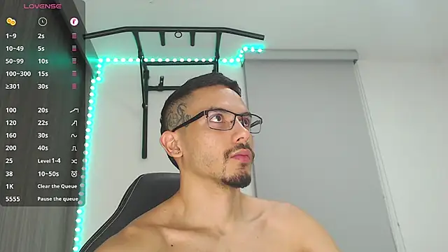 Snapshot of russthiago chatting on December 2024 11:14:01 PM russthiago online show from December 2024 11:14:01 PM