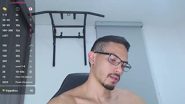 Snapshot of russthiago chatting on December 2024 07:50:02 PM russthiago online show from December 2024 07:50:02 PM