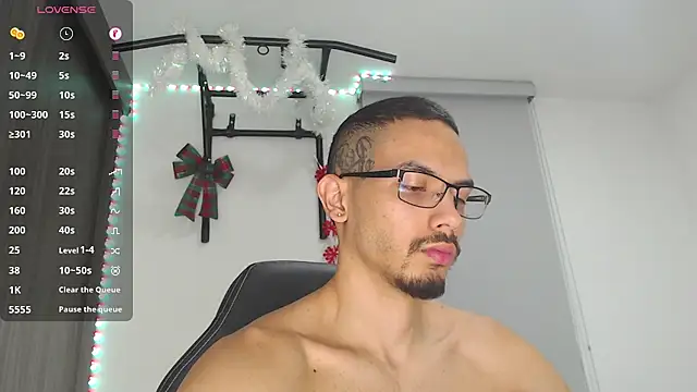 Snapshot of russthiago chatting on December 2024 11:20:02 PM russthiago online show from December 2024 11:20:02 PM