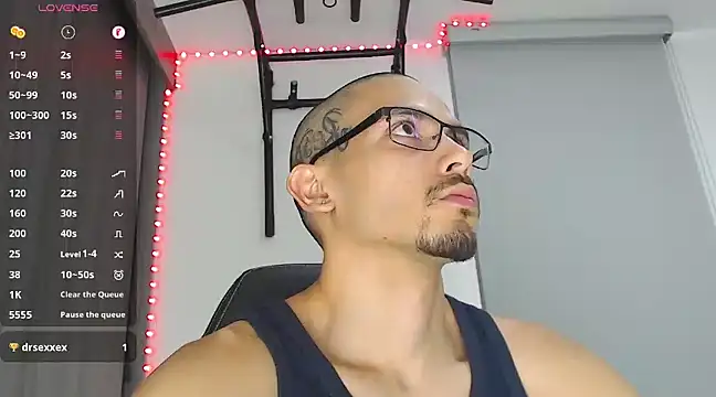 Snapshot of russthiago chatting on February 2025 07:05:02 PM russthiago online show from February 2025 07:05:02 PM