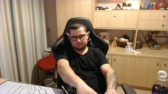 bigpuff hott online show from November 2025 04:18:02 PM