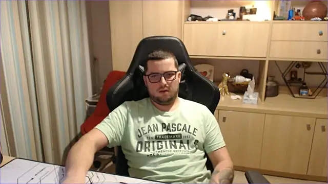 bigpuff hott online show from November 2025 06:08:01 PM