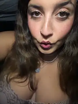 Snapshot of Novababy18 chatting on September 2025 10:36:01 PM Novababy18 online show from September 2025 10:36:01 PM