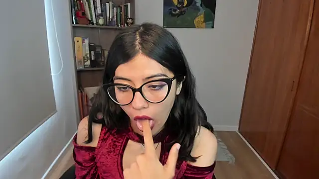 Snapshot of valerie__skyy chatting on December 2025 01:26:01 PM valerie skyy online show from December 2025 01:26:01 PM