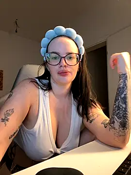 Mona-Peaches online show from September 2025 07:45:02 AM