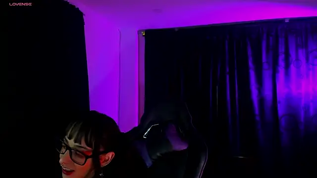 Kizzuky online show from December 2024 03:49:01 AM