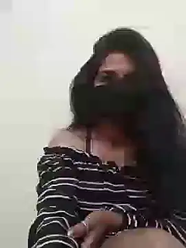 Snapshot of Shuttii_25 chatting on February 2025 06:15:02 PM Shuttii 25 online show from February 2025 06:15:02 PM