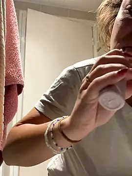 Snapshot of BabyNila chatting on September 2025 07:57:02 AM BabyNila online show from September 2025 07:57:02 AM