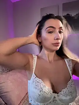 Snapshot of AnnaCastillo_ chatting on November 2025 10:43:01 PM AnnaCastillo online show from November 2025 10:43:01 PM