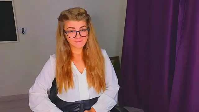 Snapshot of _comefeelme_ chatting on November 2025 05:18:02 AM comefeelme online show from November 2025 05:18:02 AM