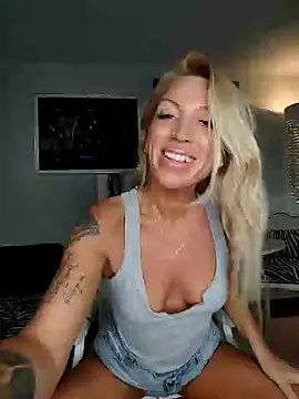 Snapshot of Weloveblue chatting on January 2025 12:27:02 PM Weloveblue online show from January 2025 12:27:02 PM