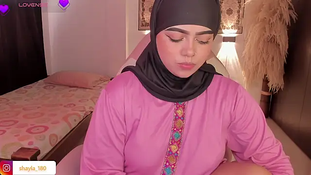 shayla 18 online show from October 2025 09:22:01 PM