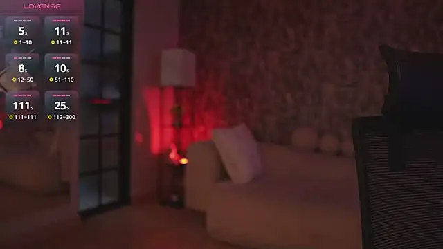 Snapshot of HannahW_ chatting on October 2025 08:05:02 PM HannahW online show from October 2025 08:05:02 PM