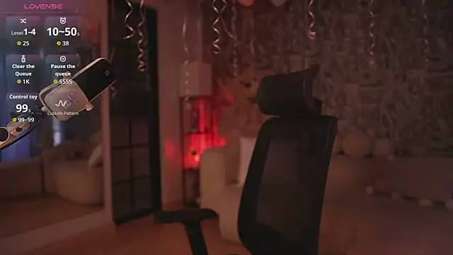 Snapshot of HannahW_ chatting on October 2025 09:20:01 PM HannahW online show from October 2025 09:20:01 PM