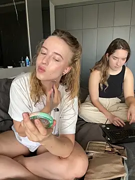 Nura n Sarah online show from September 2025 03:08:01 AM