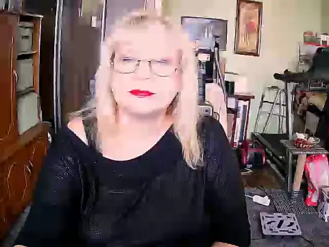 Snapshot of LOLA8888 chatting on September 2025 10:42:02 AM LOLA8888 online show from September 2025 10:42:02 AM