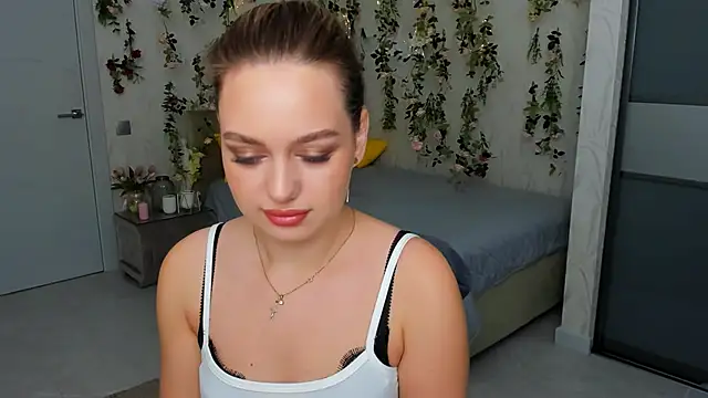 Snapshot of MiracleCurly chatting on September 2025 04:07:01 AM MiracleCurly online show from September 2025 04:07:01 AM