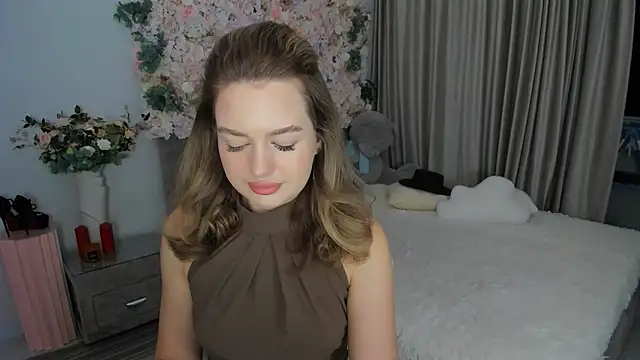 Snapshot of MiracleCurly chatting on October 2025 06:05:01 PM MiracleCurly online show from October 2025 06:05:01 PM