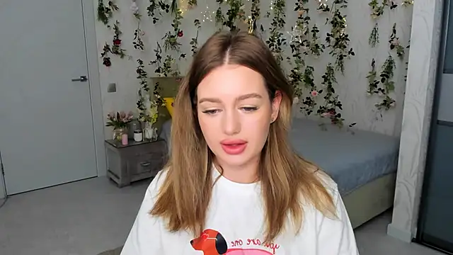 Snapshot of MiracleCurly chatting on October 2025 01:04:02 AM MiracleCurly online show from October 2025 01:04:02 AM