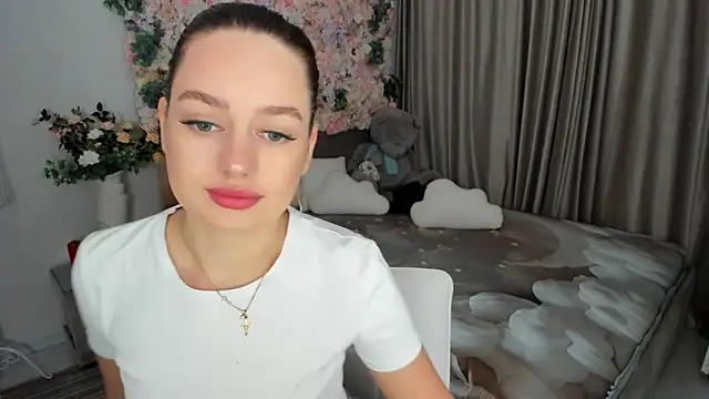 Snapshot of MiracleCurly chatting on October 2025 07:03:02 PM MiracleCurly online show from October 2025 07:03:02 PM