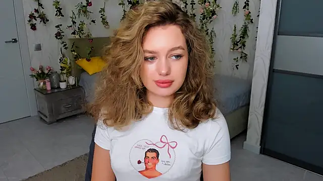 Snapshot of MiracleCurly chatting on October 2025 04:14:02 PM MiracleCurly online show from October 2025 04:14:02 PM