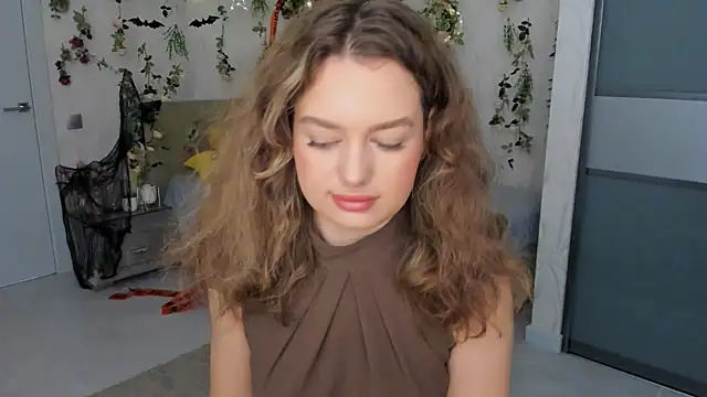 Snapshot of MiracleCurly chatting on October 2025 07:25:01 PM MiracleCurly online show from October 2025 07:25:01 PM