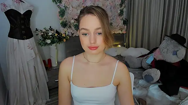 Snapshot of MiracleCurly chatting on November 2025 10:06:02 AM MiracleCurly online show from November 2025 10:06:02 AM