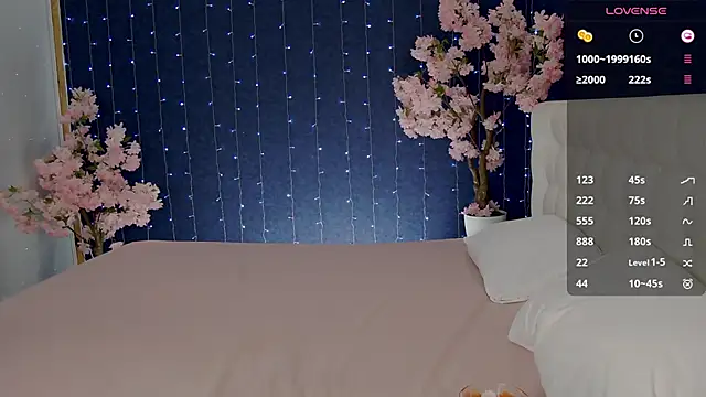 Snapshot of -Mirror-Girl- chatting on October 2025 04:37:01 AM -Mirror-Girl- online show from October 2025 04:37:01 AM