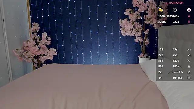 Snapshot of -Mirror-Girl- chatting on October 2025 04:57:02 AM -Mirror-Girl- online show from October 2025 04:57:02 AM