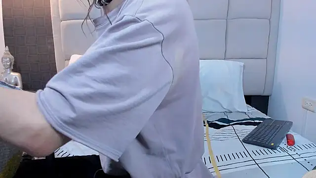 Snapshot of Hecatee_77 chatting on January 2025 07:35:01 PM Hecatee 77 online show from January 2025 07:35:01 PM