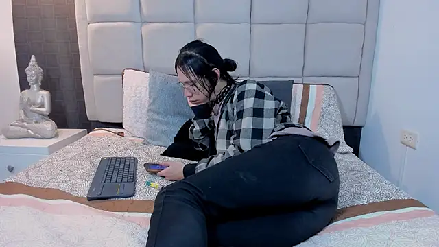 Snapshot of Hecatee_77 chatting on February 2025 07:30:02 PM Hecatee 77 online show from February 2025 07:30:02 PM