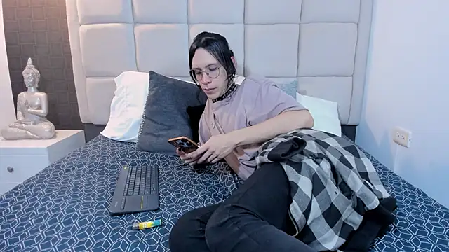 Snapshot of Hecatee_77 chatting on February 2025 07:35:01 PM Hecatee 77 online show from February 2025 07:35:01 PM