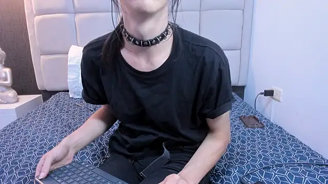 Snapshot of Hecatee_77 chatting on February 2025 07:52:01 PM Hecatee 77 online show from February 2025 07:52:01 PM