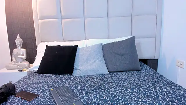 Snapshot of Hecatee_77 chatting on February 2025 07:25:02 PM Hecatee 77 online show from February 2025 07:25:02 PM