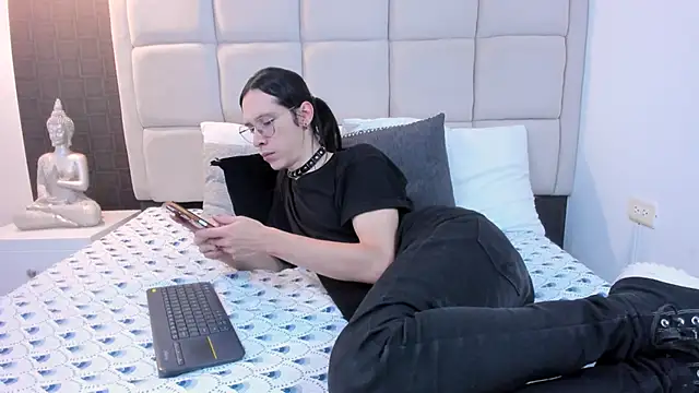 Snapshot of Hecatee_77 chatting on February 2025 07:14:01 PM Hecatee 77 online show from February 2025 07:14:01 PM