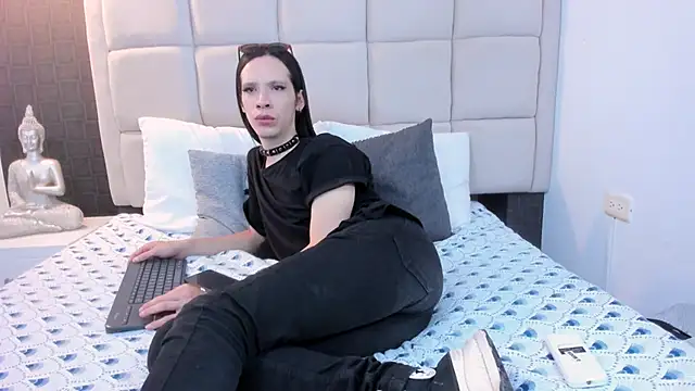 Snapshot of Hecatee_77 chatting on March 2025 08:05:01 PM Hecatee 77 online show from March 2025 08:05:01 PM