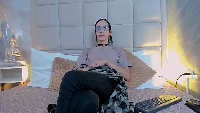 Snapshot of Hecatee_77 chatting on September 2025 08:23:01 PM Hecatee 77 online show from September 2025 08:23:01 PM