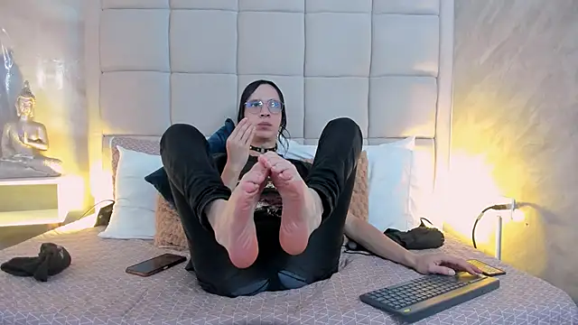 Snapshot of Hecatee_77 chatting on October 2025 07:43:01 PM Hecatee 77 online show from October 2025 07:43:01 PM