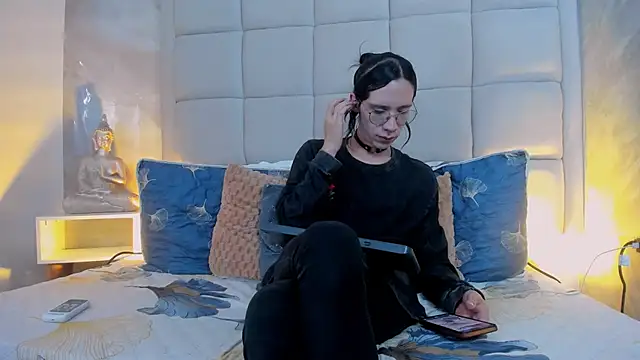 Snapshot of Hecatee_77 chatting on October 2025 07:44:01 PM Hecatee 77 online show from October 2025 07:44:01 PM