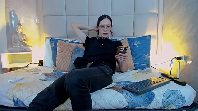 Snapshot of Hecatee_77 chatting on October 2025 07:56:01 PM Hecatee 77 online show from October 2025 07:56:01 PM